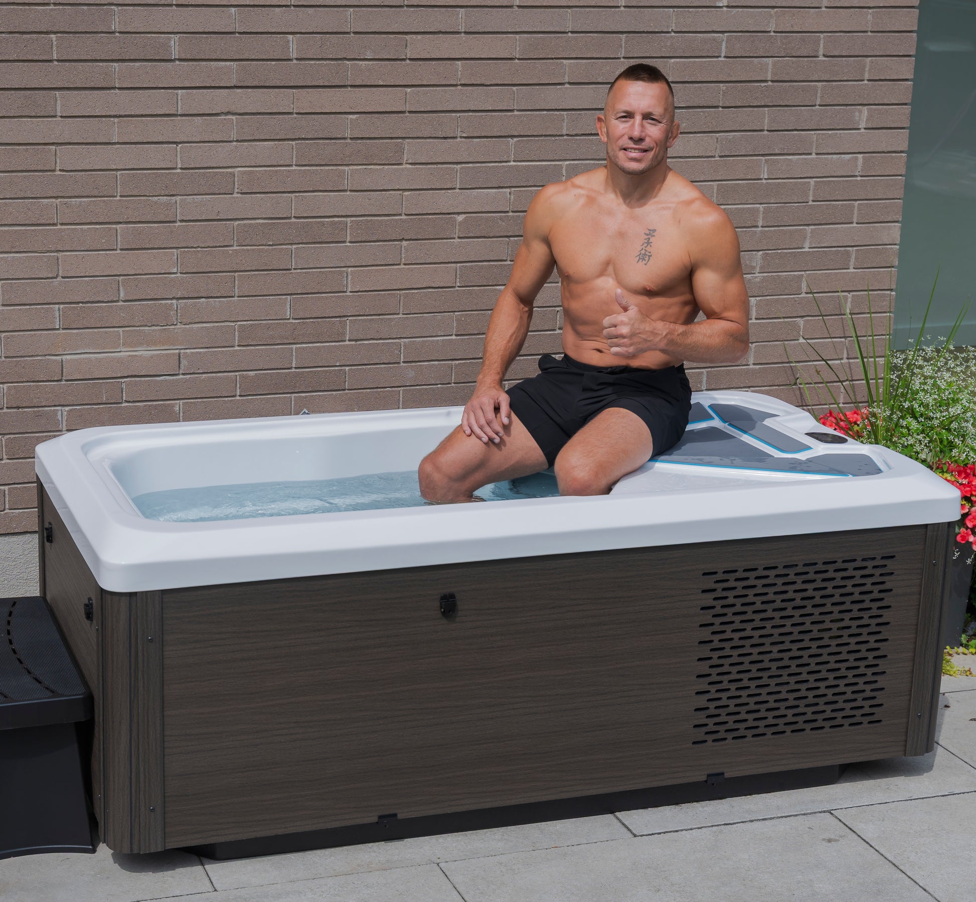 Outdoor cold plunge tub - Ice River