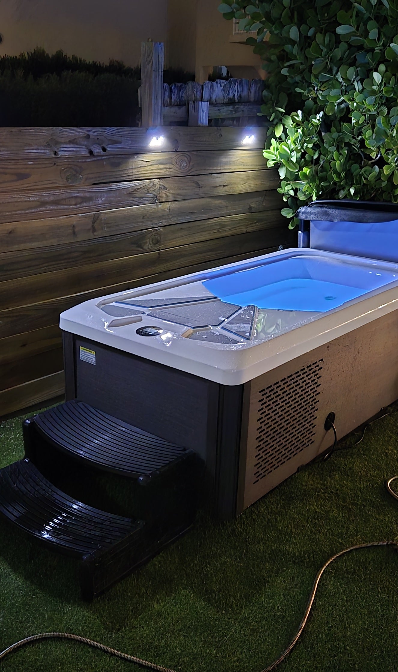 Outdoor cold plunge tub - Ice River